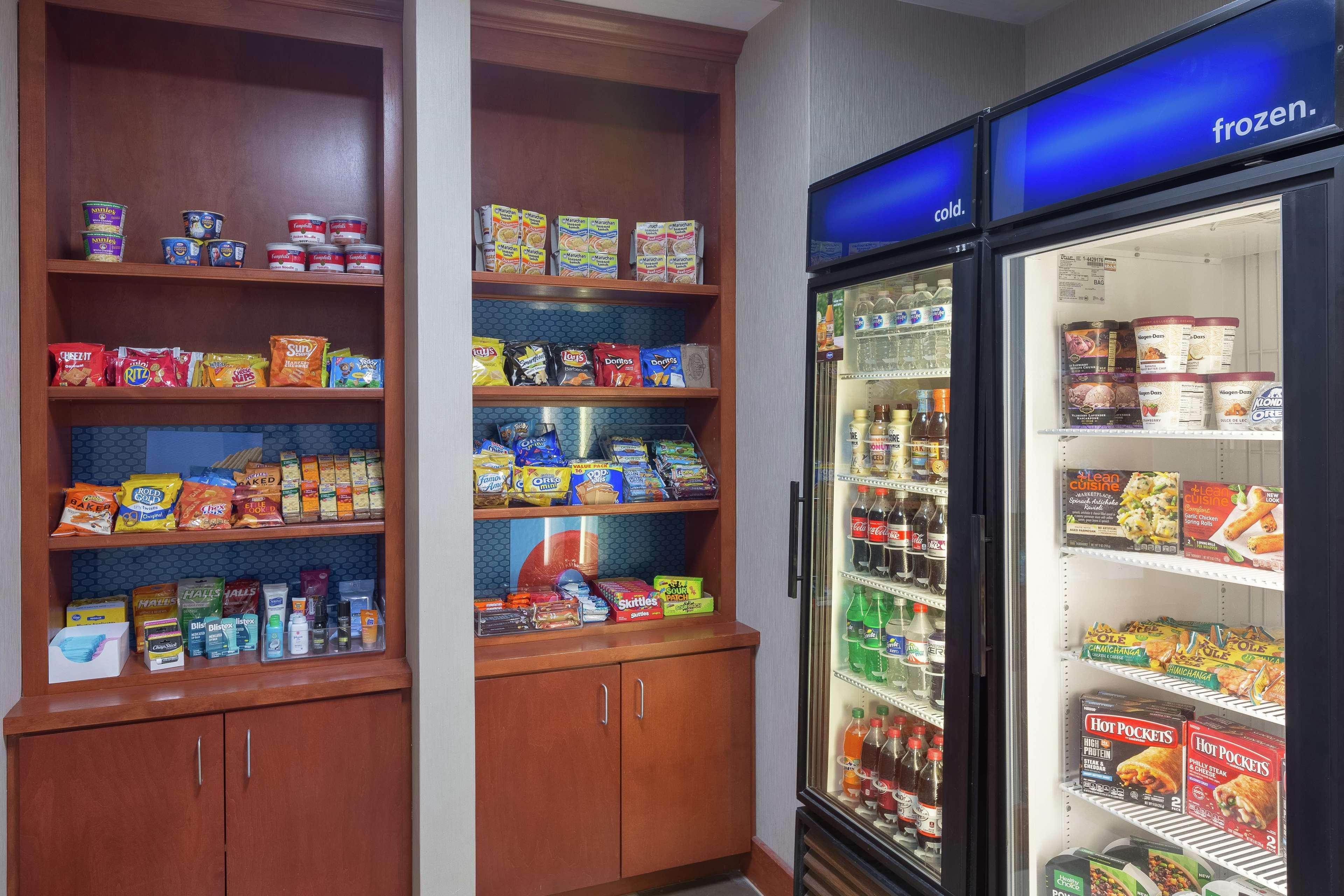 希尔顿欢朋套房酒店-诺克斯维尔市中心 諾克斯維爾 外观 照片